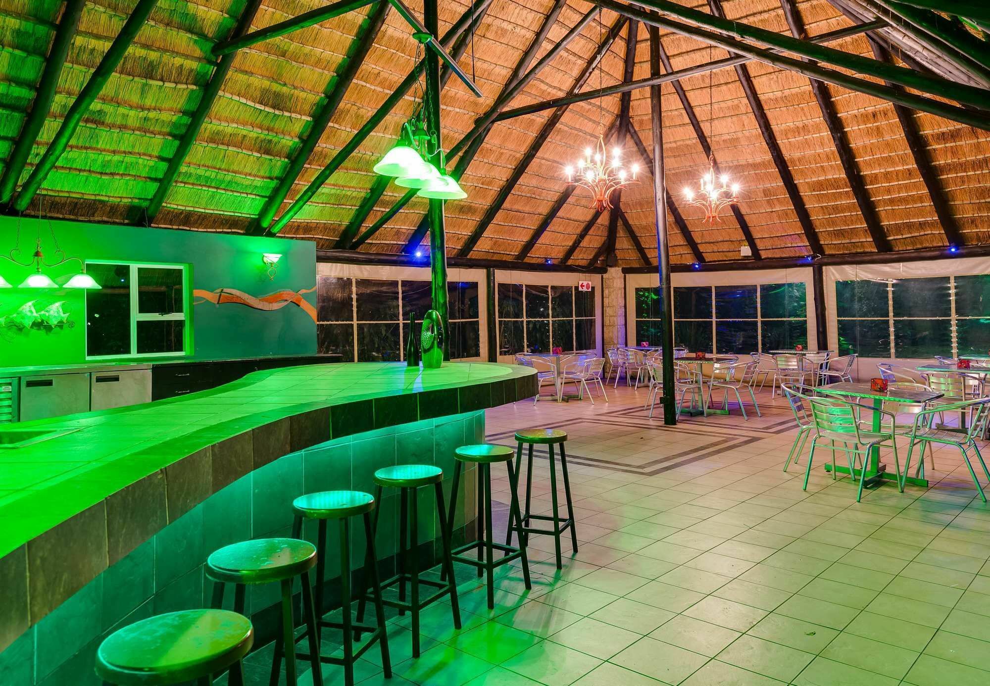 Protea Hotel By Marriott Umfolozi River Ричардс-Бей Экстерьер фото